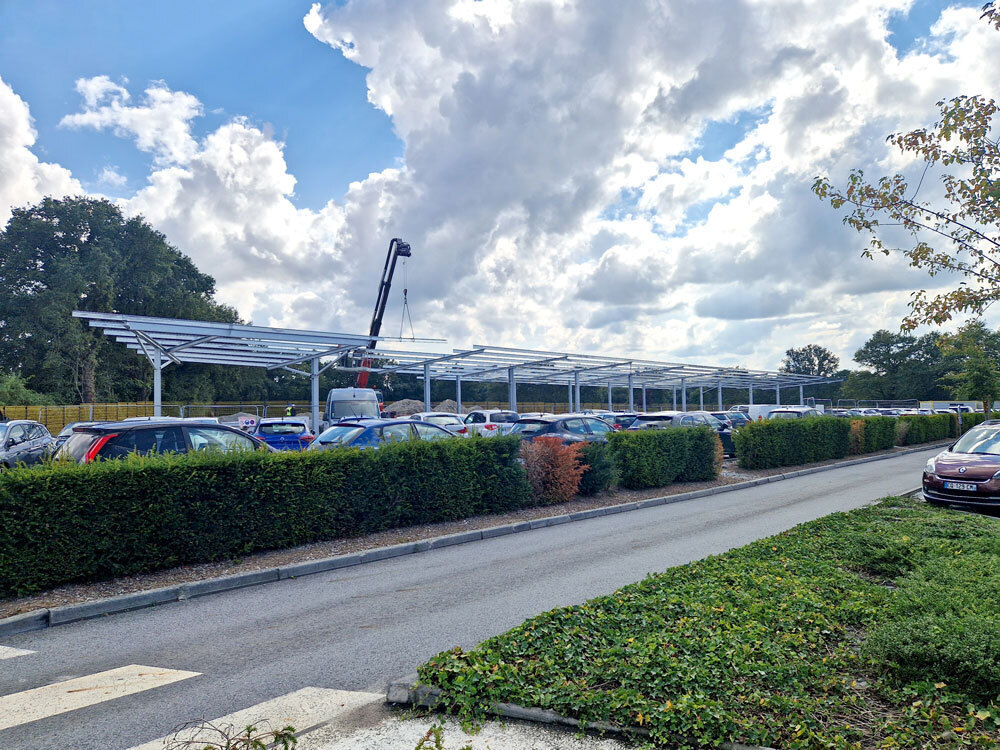 charpente-metallique-pour-panneaux-solaires-ombriere-parking