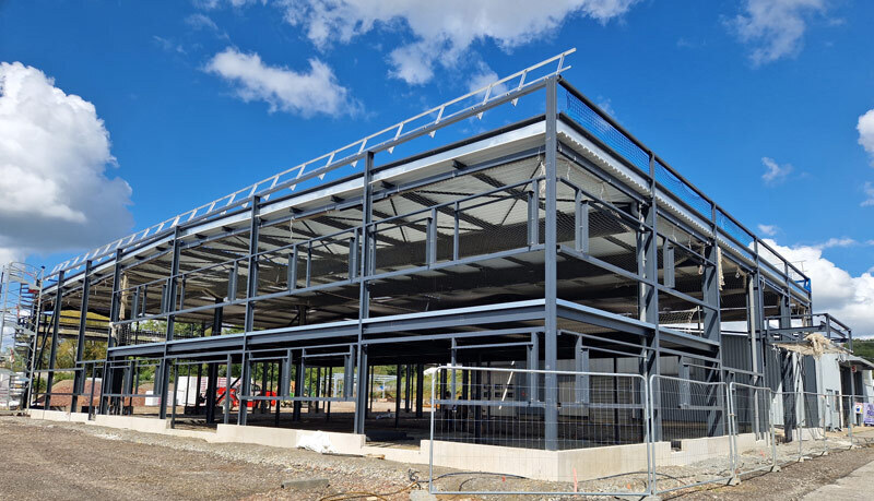 construction-metallique-bureaux-et-ateliers-bonjour-caravaning