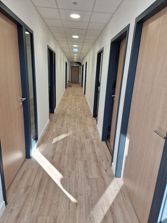 couloir-batiment-construction-metallique-bonjour-caravaning