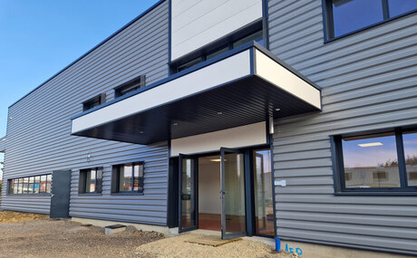entree-batiment-bonjour-caravaning