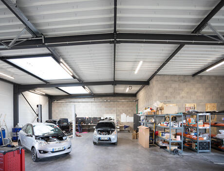 Garage en charpente métallique vue intérieure