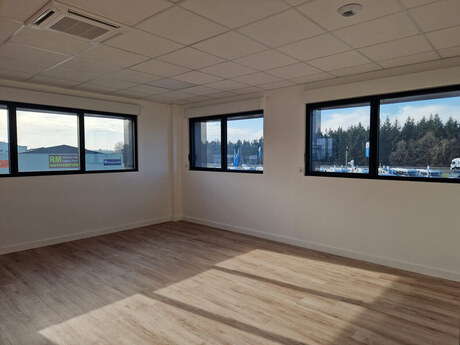 interieur-bureaux-construction-metallique-bonjour-caravaning